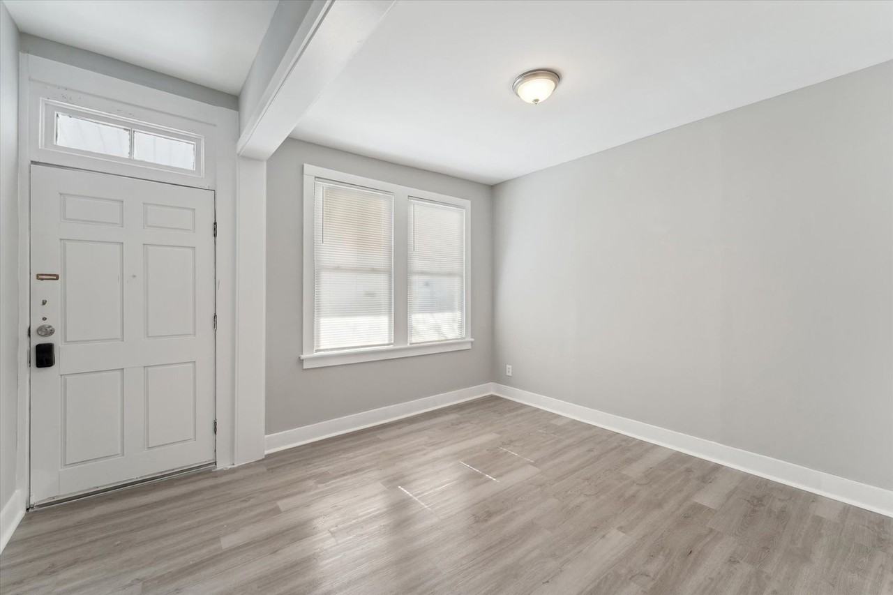 1020 W 37th St - Photo 2 of 18