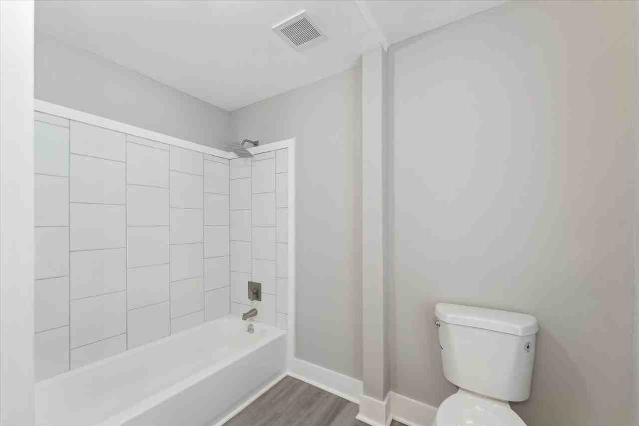 1020 W 37th St - Photo 3 of 18