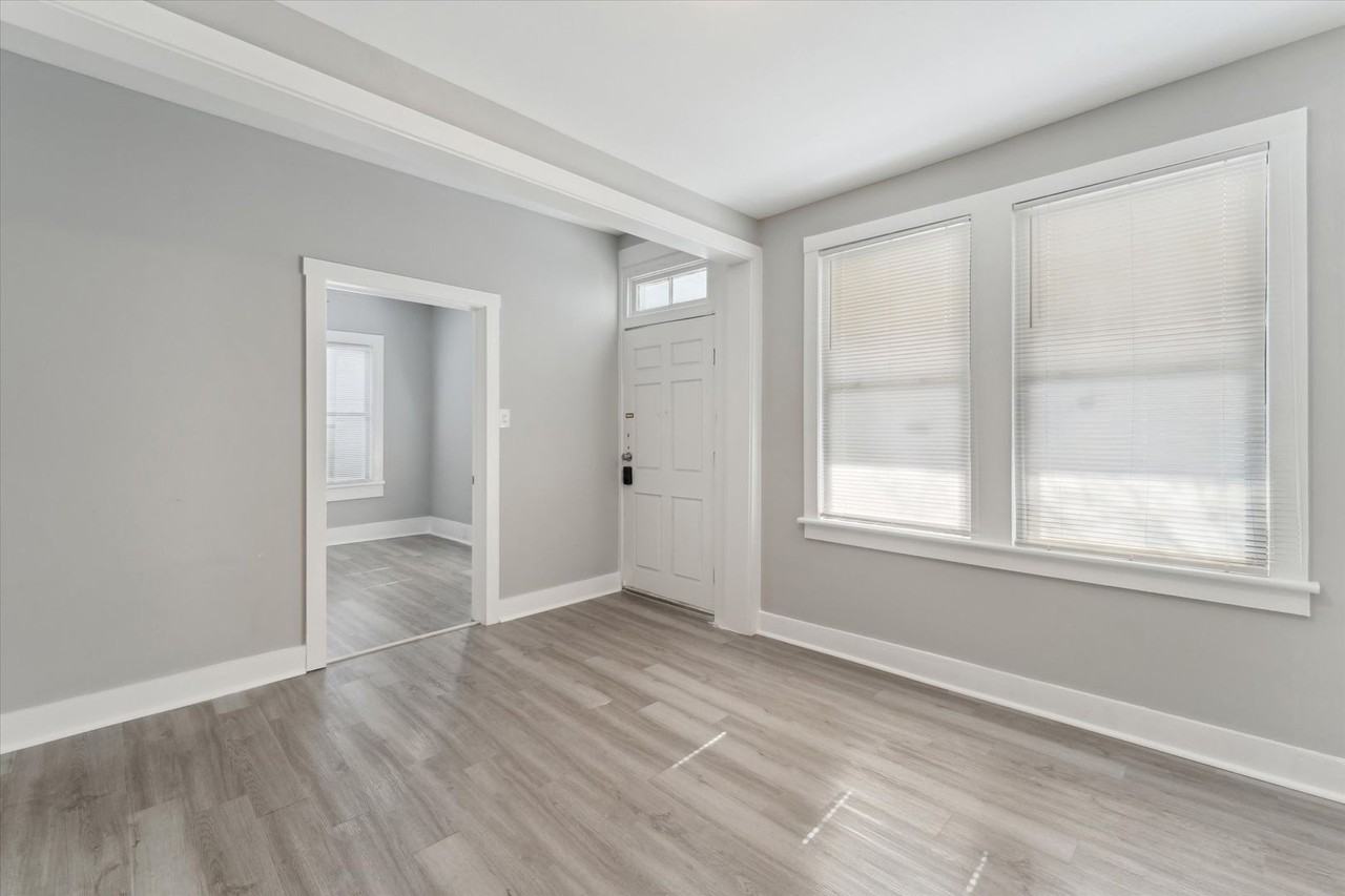 1020 W 37th St - Photo 4 of 18