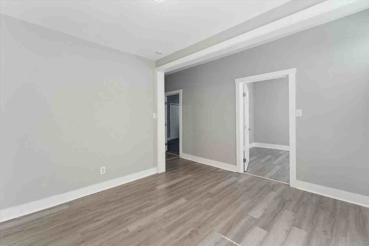 1020 W 37th St - Photo 5 of 18