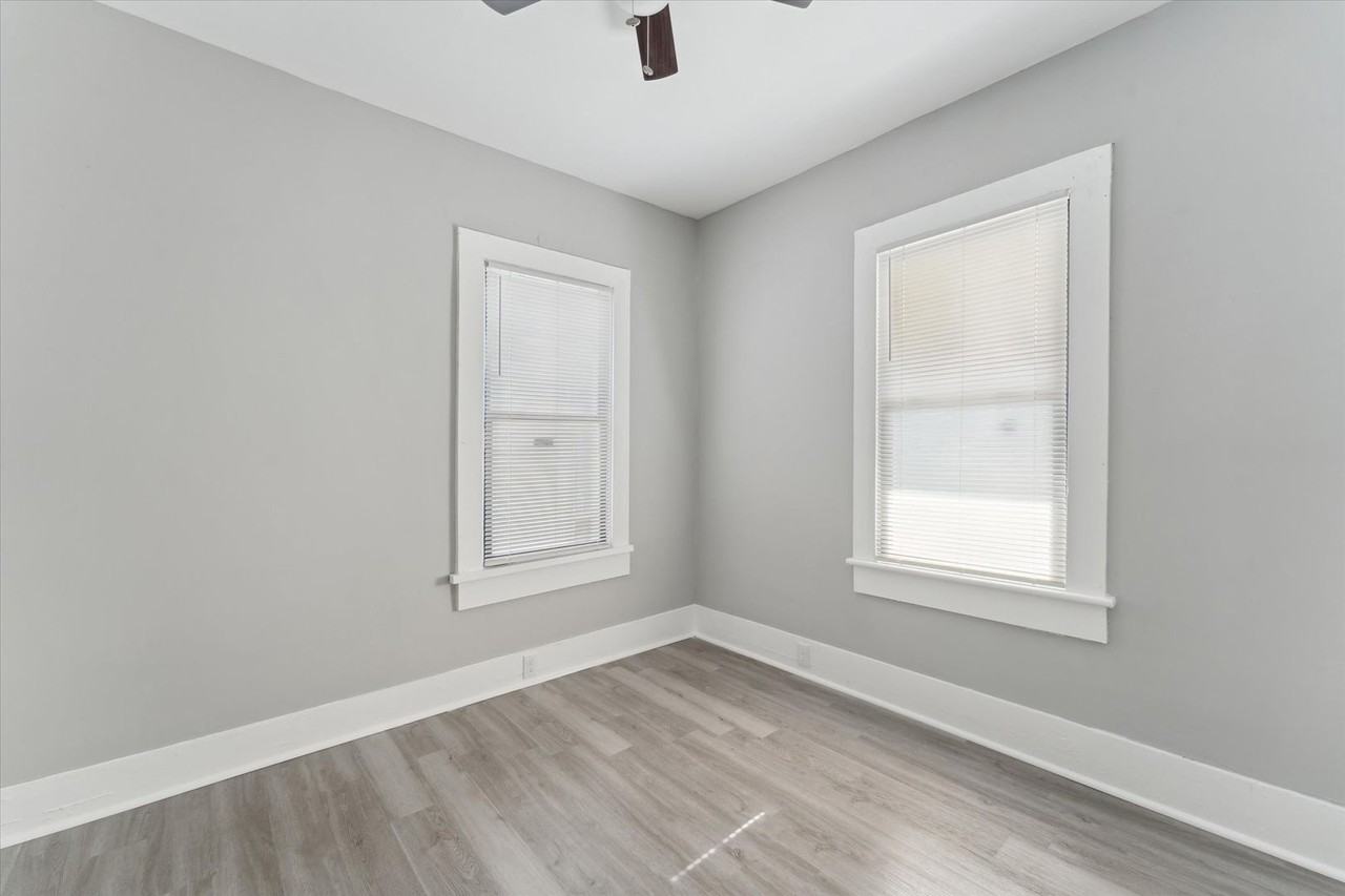 1020 W 37th St - Photo 6 of 18
