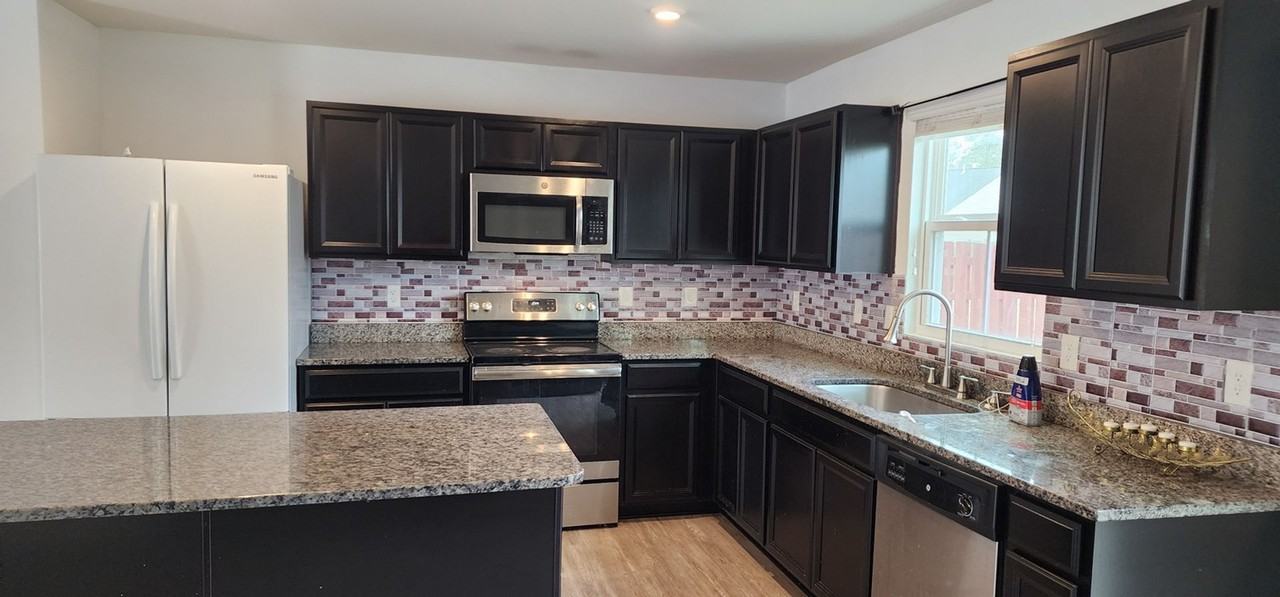 612 Scribes Ln - Photo 3 of 21