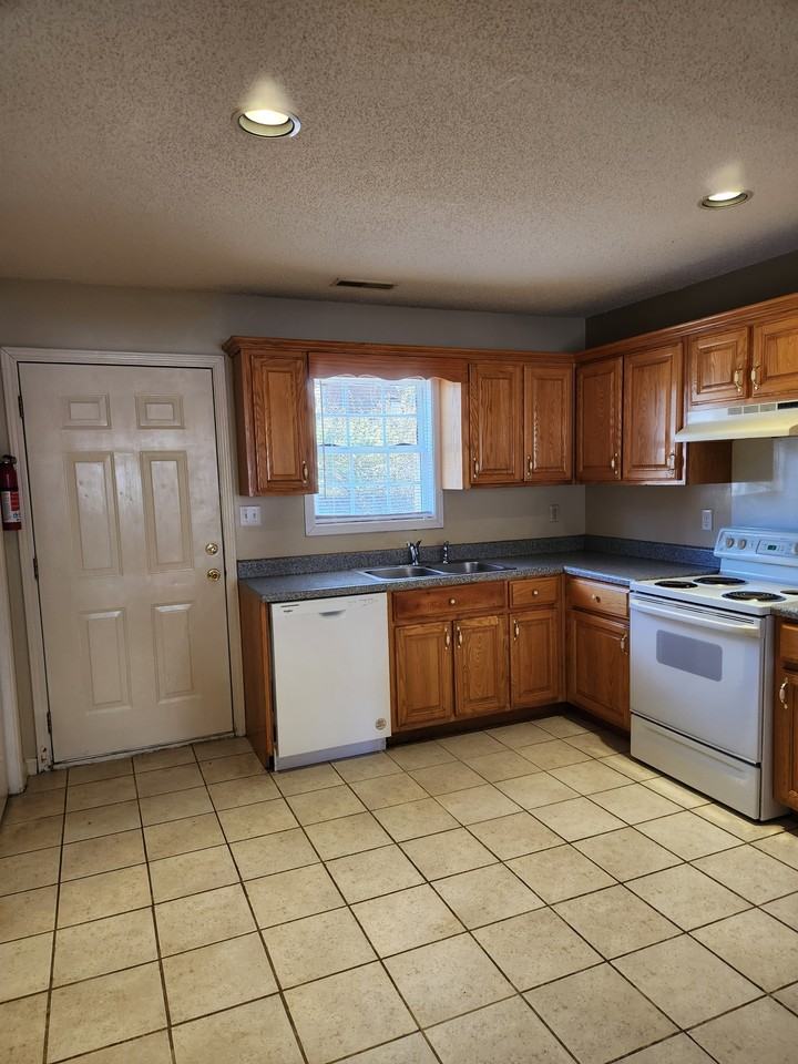 Veranda - Photo 2 of 13