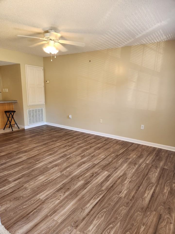 Veranda - Photo 3 of 13