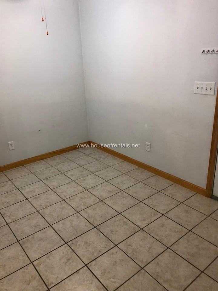 812 Crain Street - Photo 3 of 9