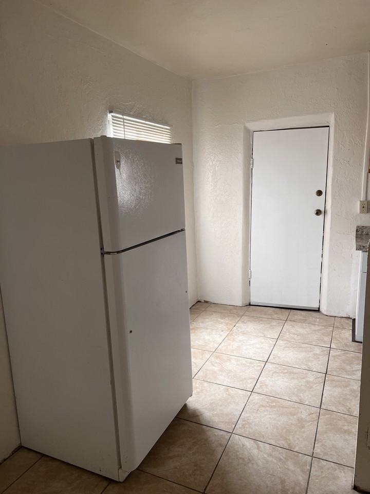 1553 // 204 East Palmdale Street - Photo 2 of 10