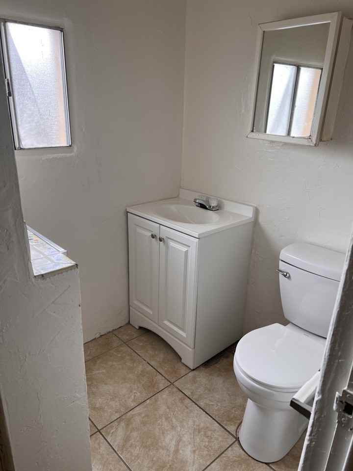 1553 // 204 East Palmdale Street - Photo 4 of 10