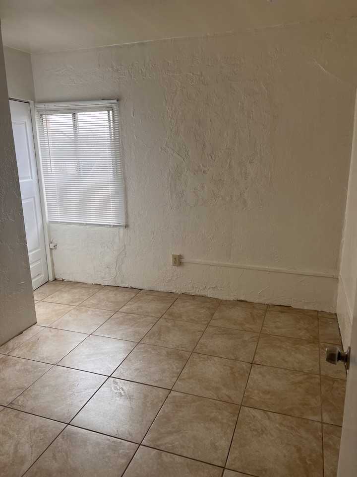 1553 // 204 East Palmdale Street - Photo 6 of 10