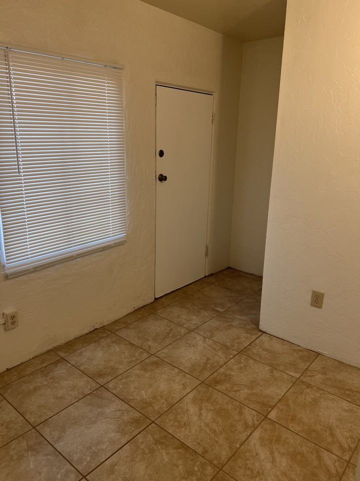 1553 // 204 East Palmdale Street - Photo 7 of 10