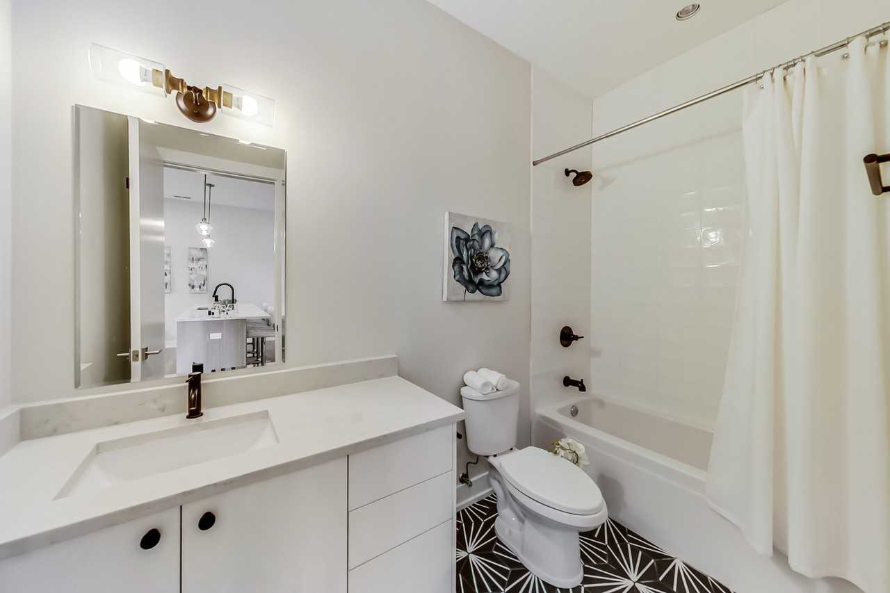 3204 North Clifton Avenue - Photo 4 of 6