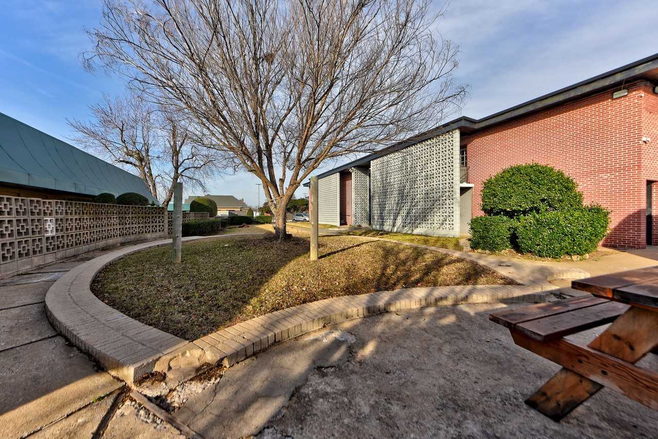 1325 West Lindsey Street - Photo 5 of 26