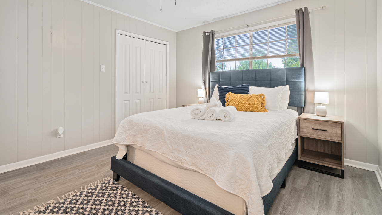 Oakleigh Square - Photo 2 of 9