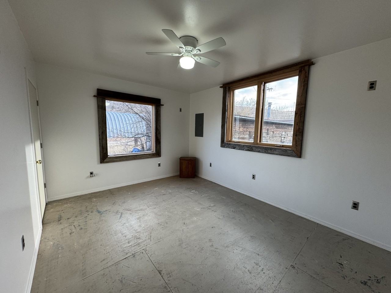 11158 Front Street - Photo 2 of 26