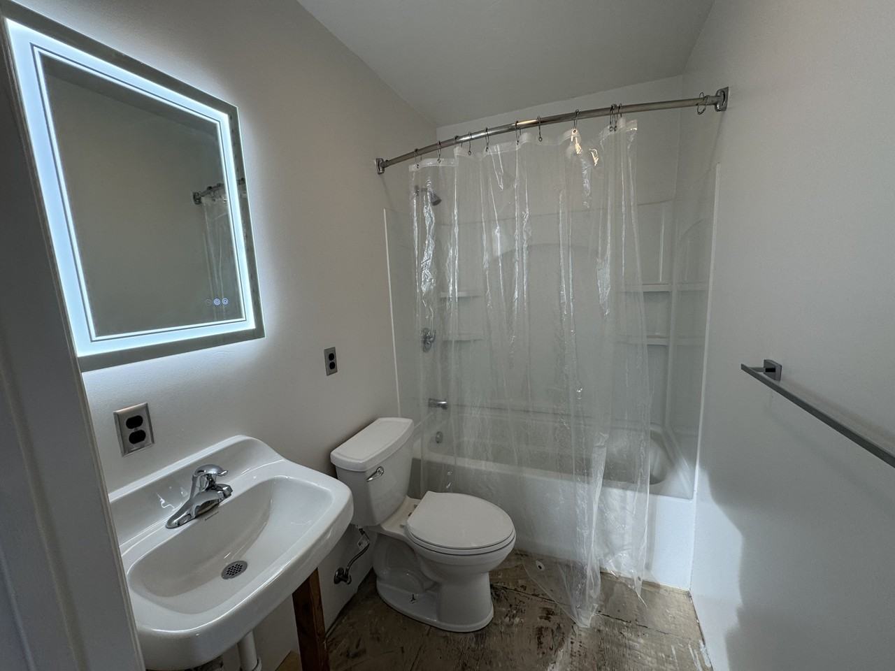 11158 Front Street - Photo 4 of 26