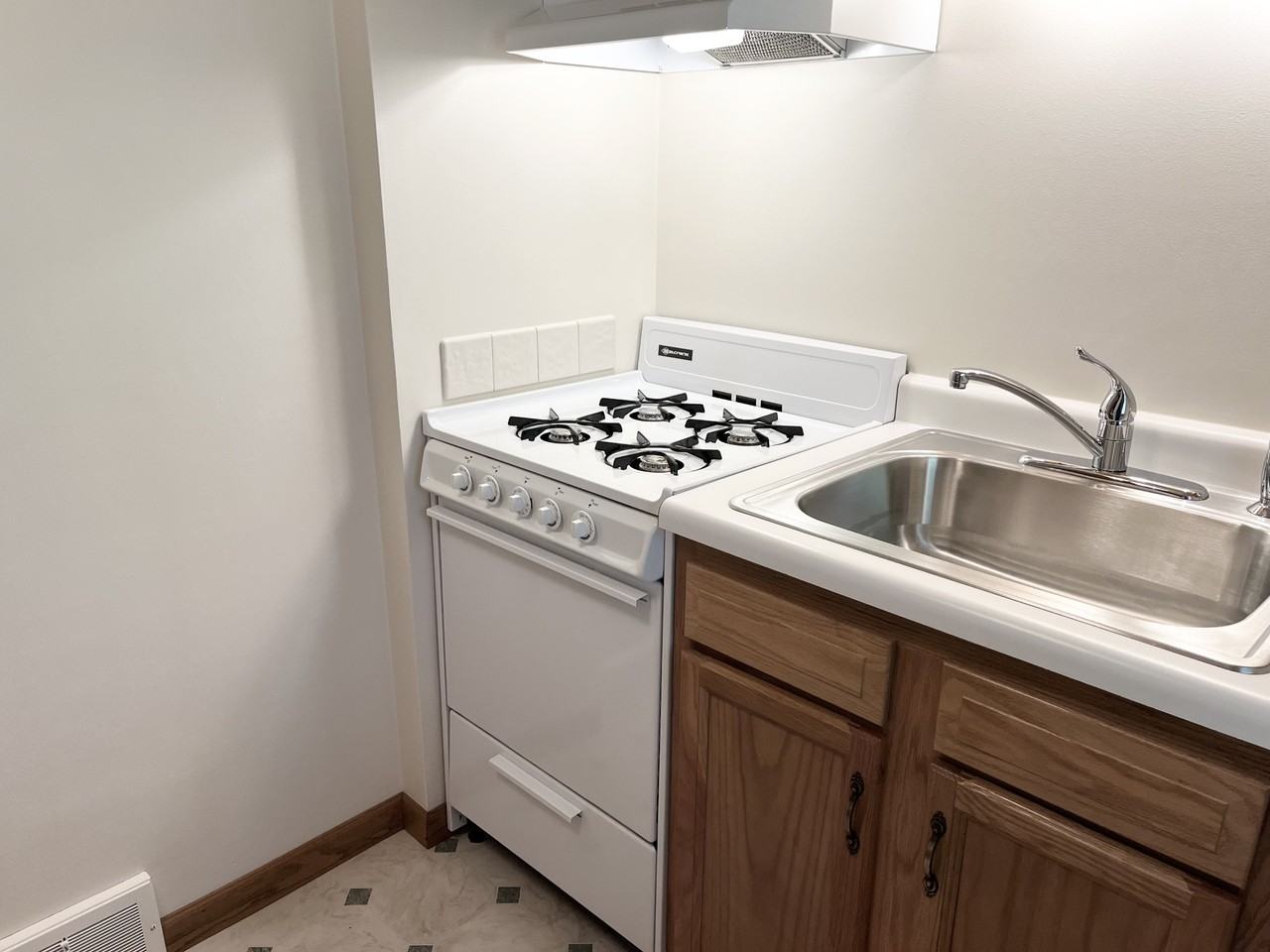 400 W. Cook St. - Photo 4 of 7