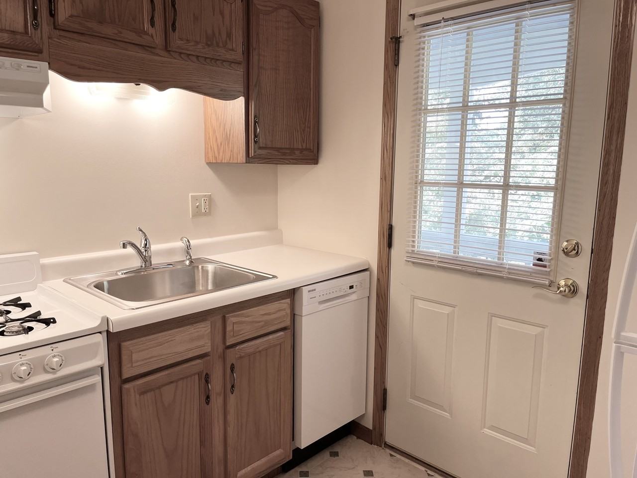 400 W. Cook St. - Photo 6 of 7