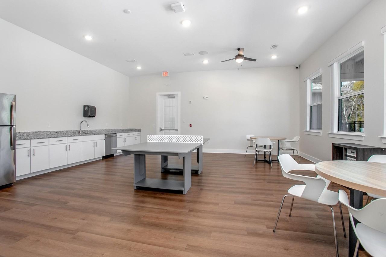 Banyan Hammock Apartments - Photo 7 of 26