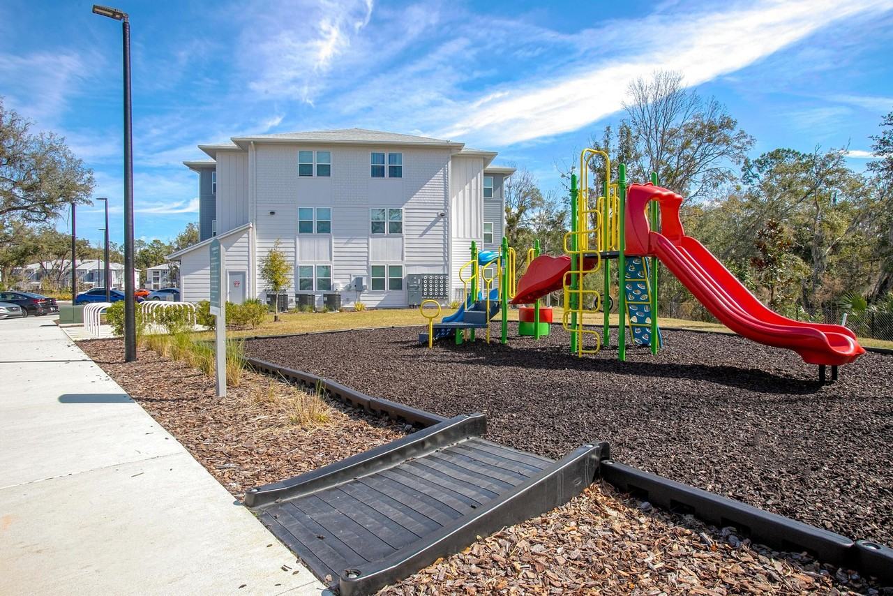 Banyan Hammock Apartments - Photo 4 of 26