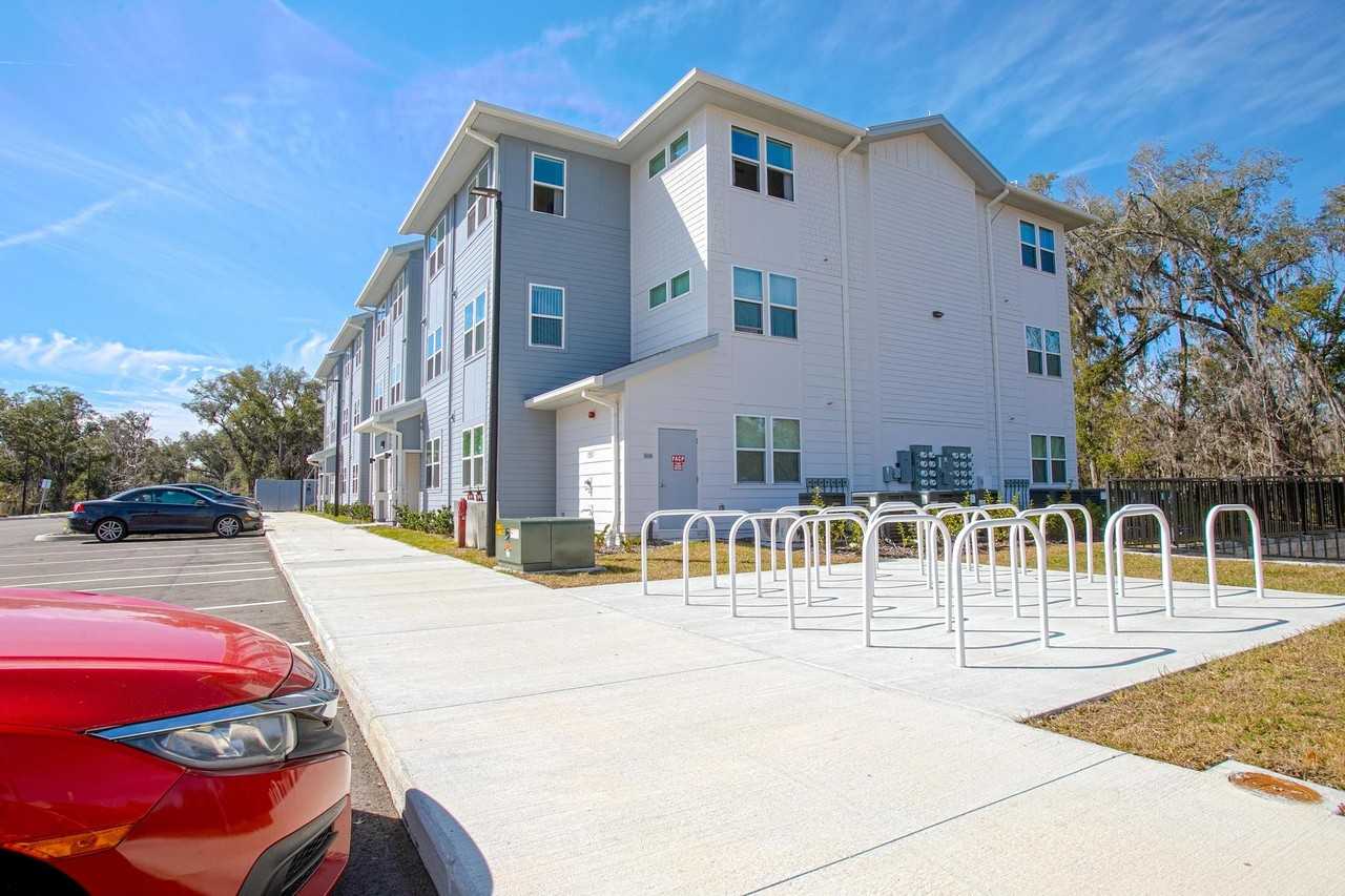 Banyan Hammock Apartments - Photo 5 of 26