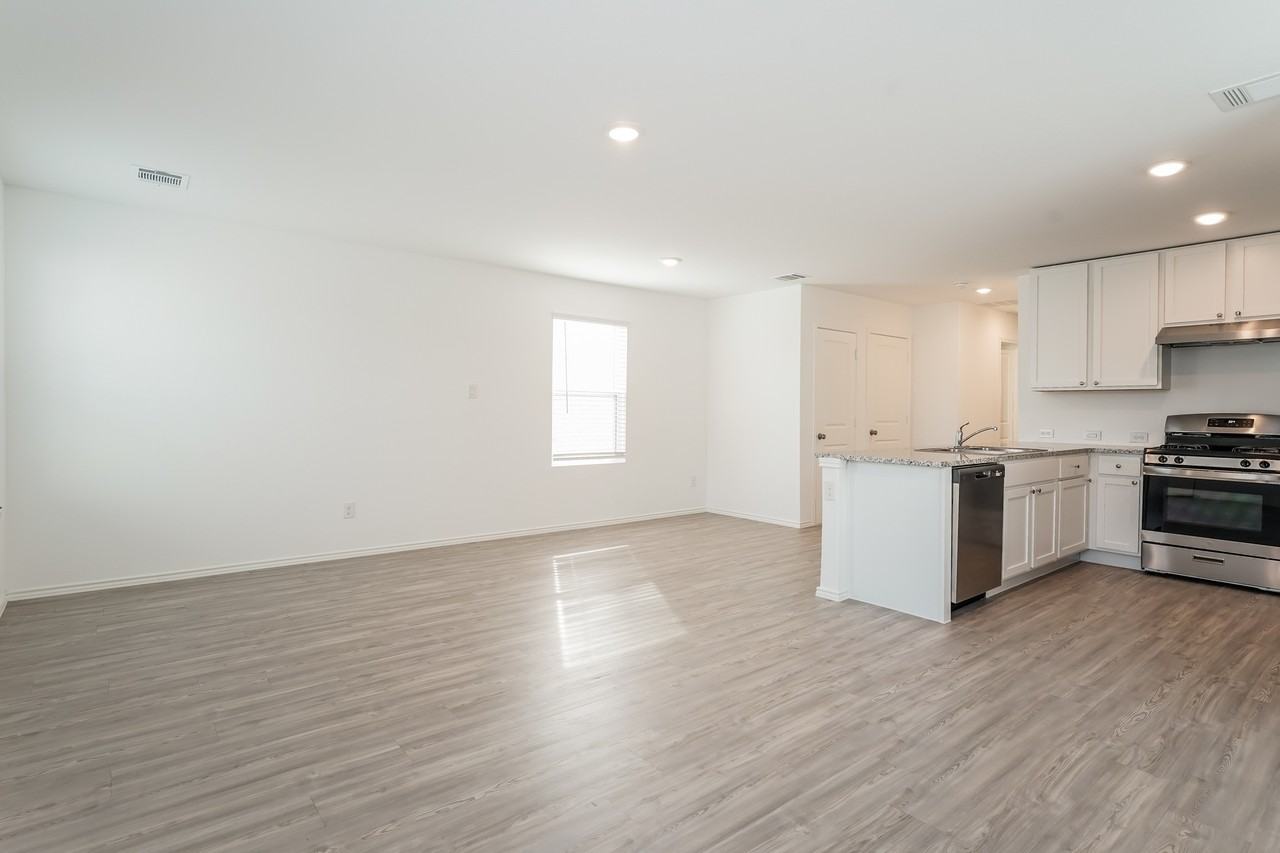 8148 8148 Nube Medina - Photo 2 of 13