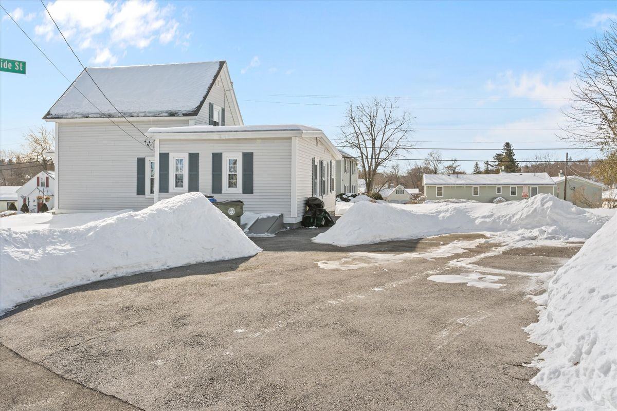 1042 Somerville St - Photo 2 of 11