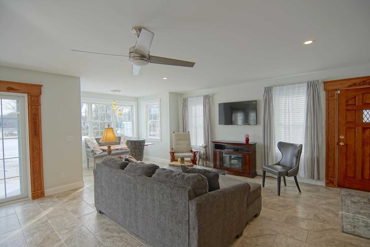 4 Spring Ln #B - Photo 2 of 12