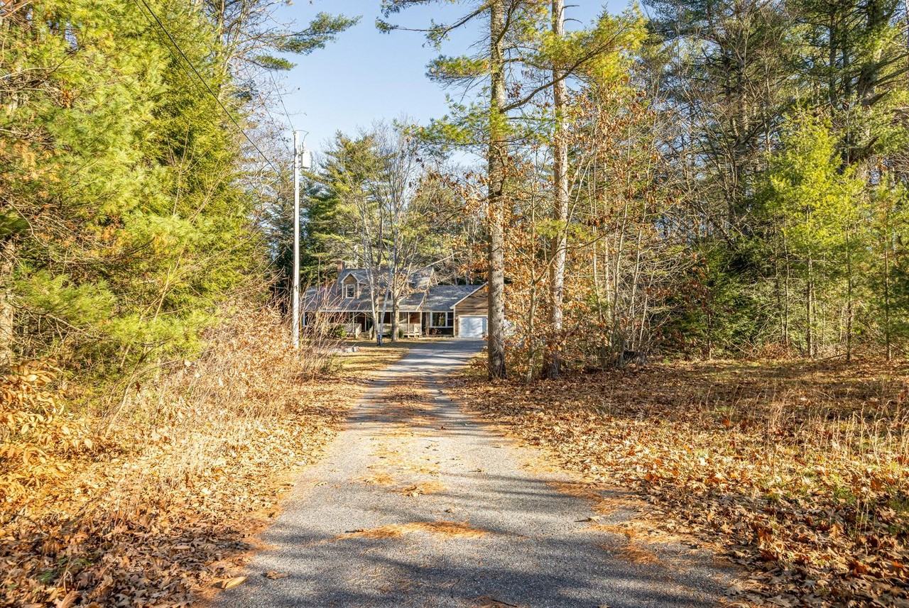 281 Broadturn Rd - Photo 3 of 32