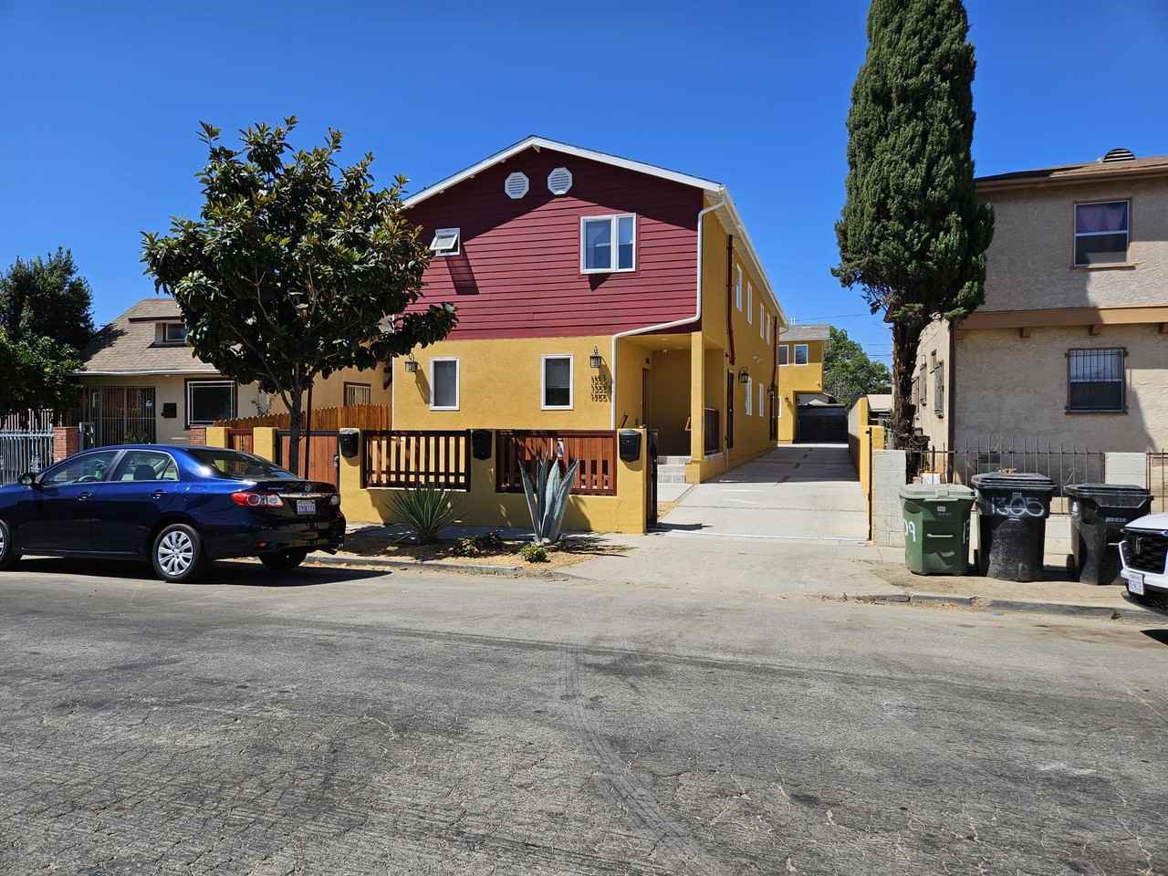 1353 W 35th Place - Photo 5 of 10