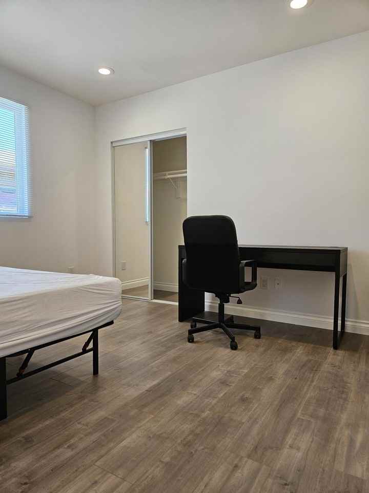 1353 W 35th Place - Photo 7 of 10