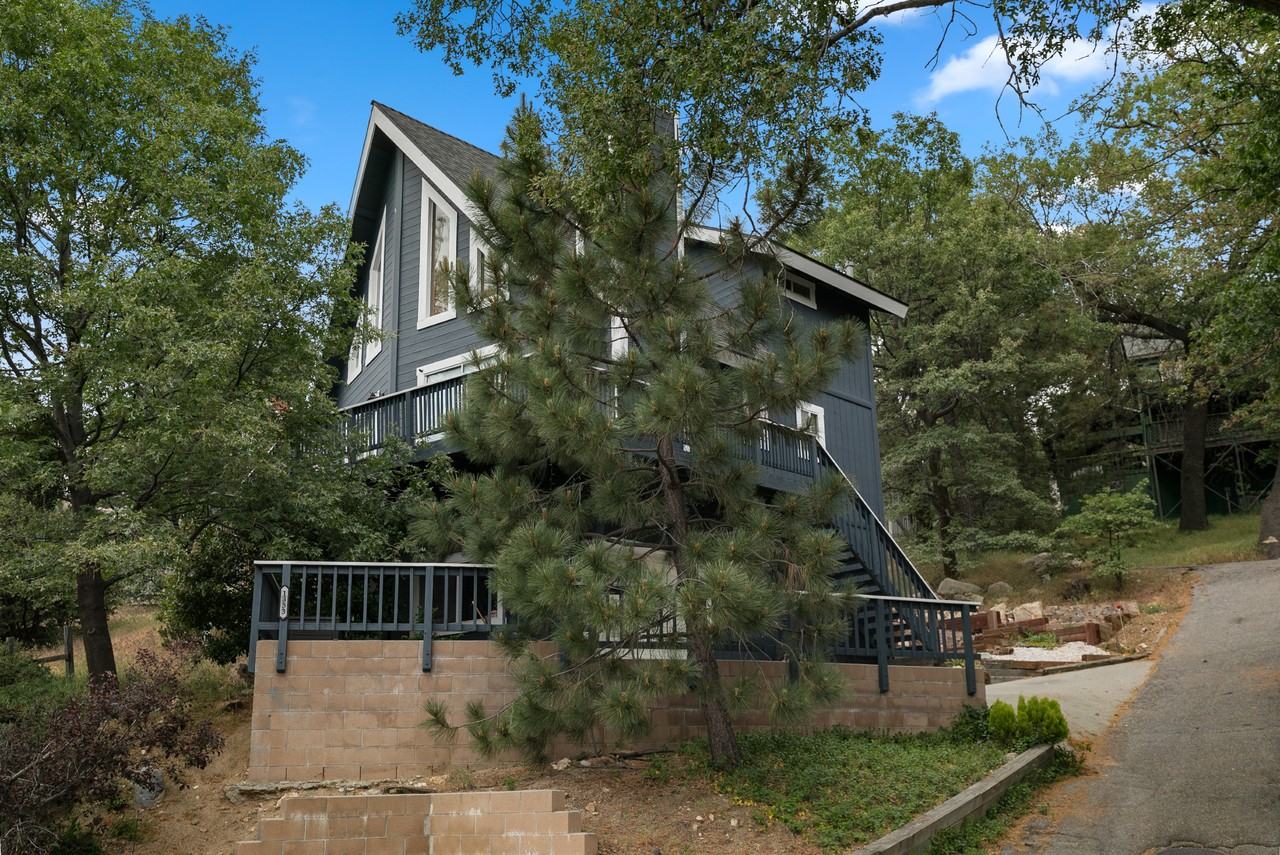 1353 Yosemite Dr #NA - Photo 2 of 16
