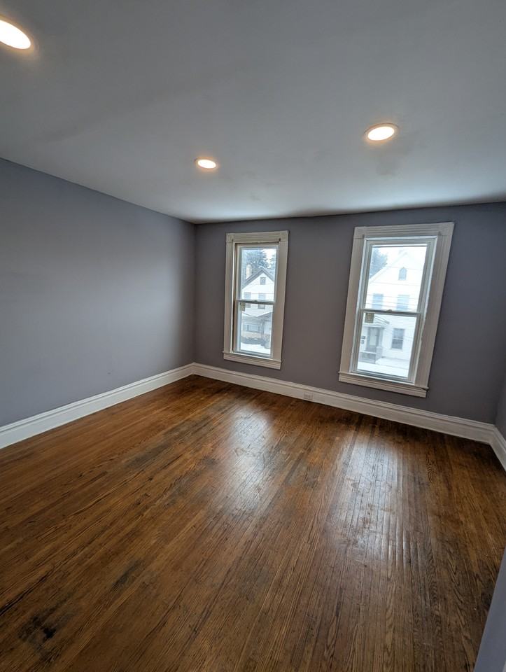 809 Oswego St #2nd - Photo 7 of 14