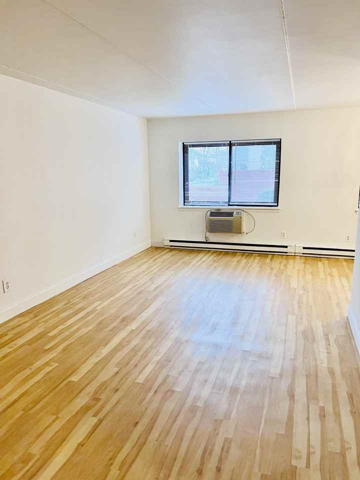 243 W Post Rd #Q - Photo 3 of 8