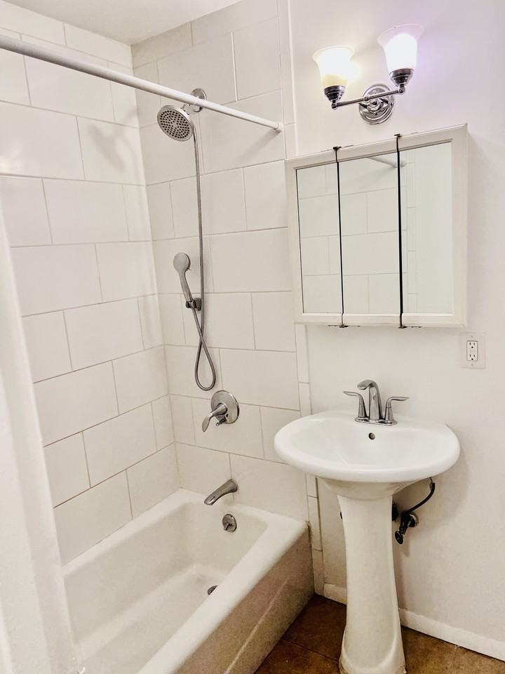 243 W Post Rd #Q - Photo 6 of 8