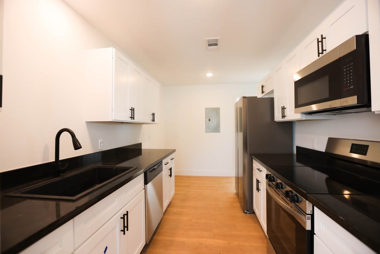 123 Chrisna Maria Dr #123 - Photo 4 of 15