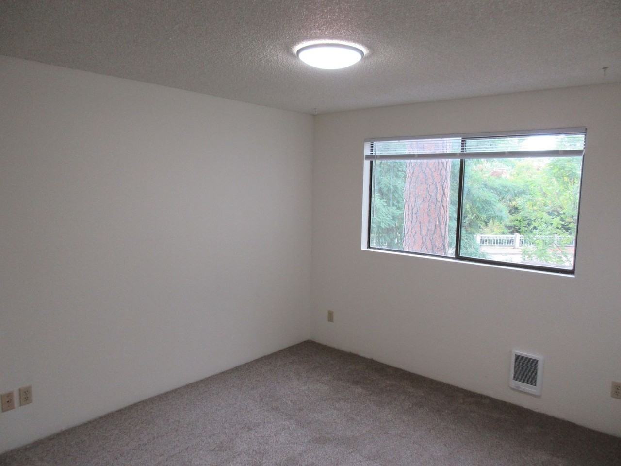 728 Church St Ne #10 - Photo 5 of 12