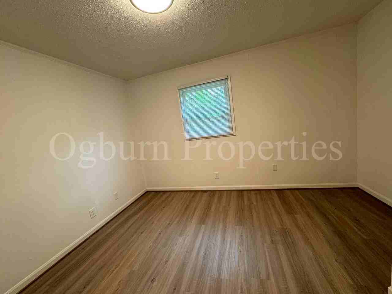 208 Mayberry Ave - Photo 4 of 11