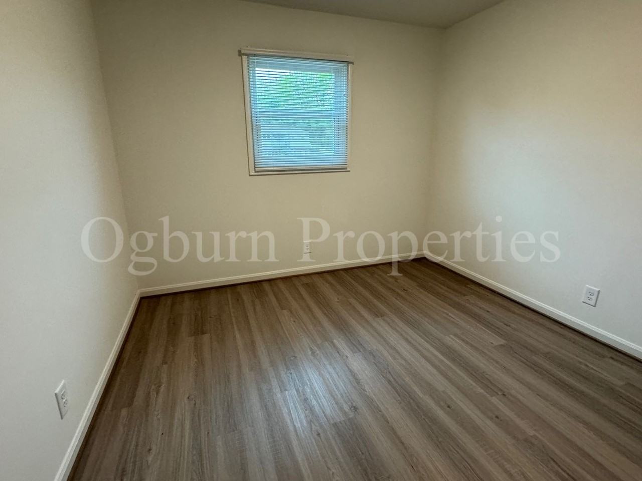 208 Mayberry Ave - Photo 5 of 11