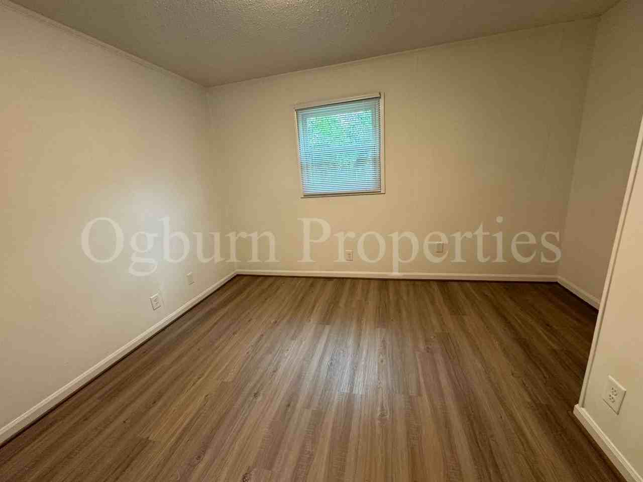 208 Mayberry Ave - Photo 6 of 11