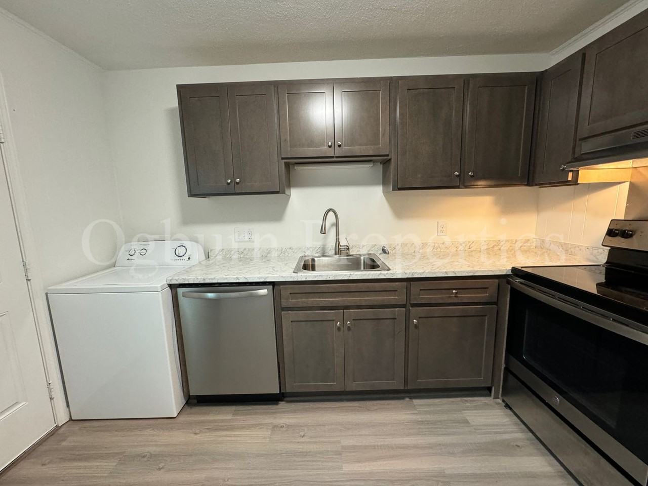 208 Mayberry Ave - Photo 7 of 11