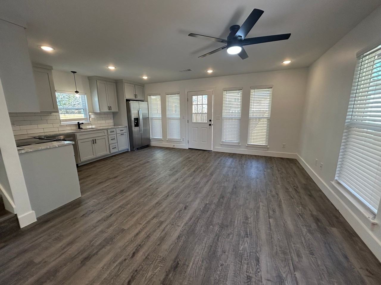 1453 S Washington Ave - Photo 4 of 18