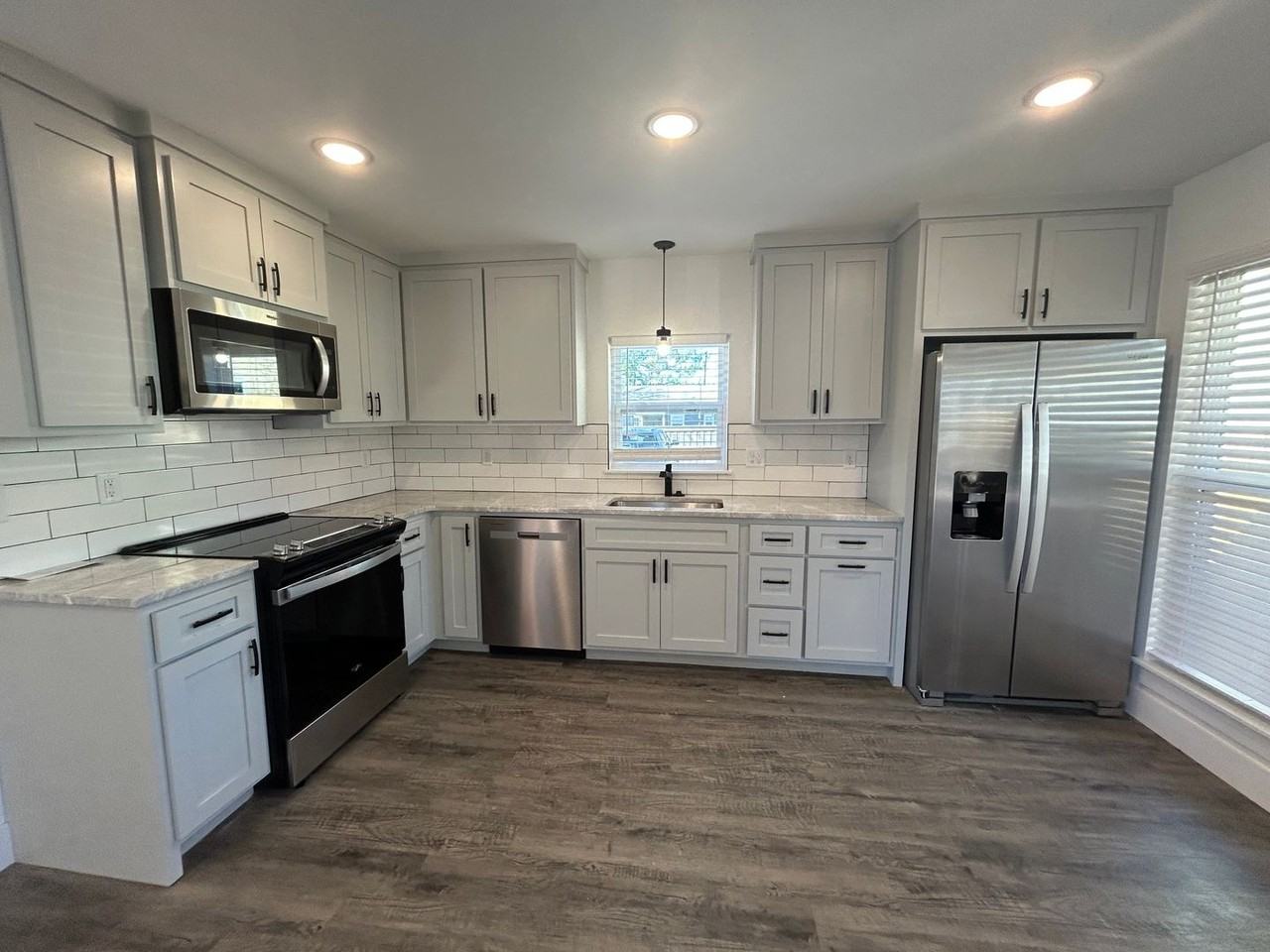 1453 S Washington Ave - Photo 2 of 18