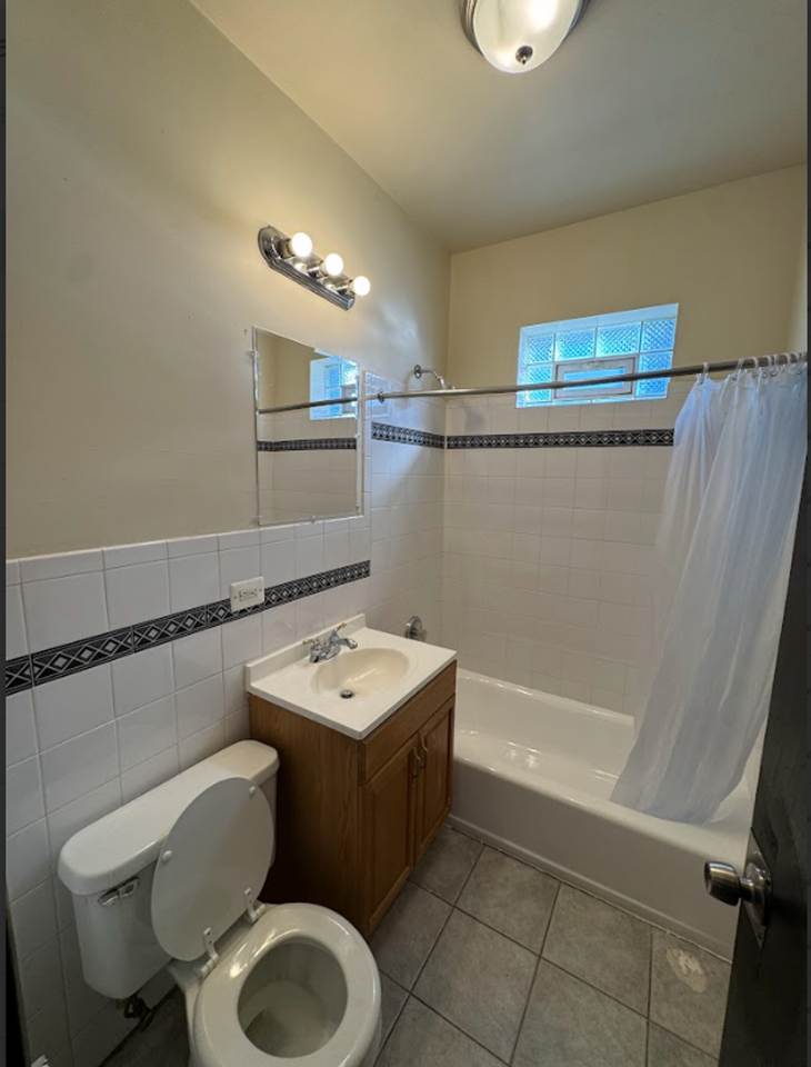 8231 S. Ingleside Ave. - Photo 4 of 7