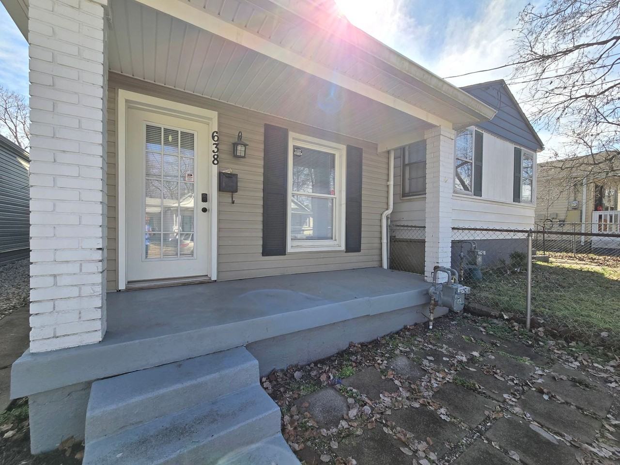 638 Lynn St - Photo 3 of 50