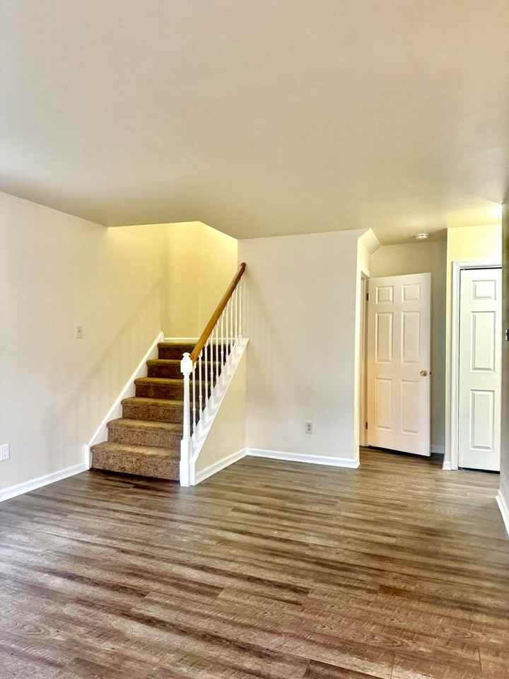 Eagle Square - Photo 2 of 8