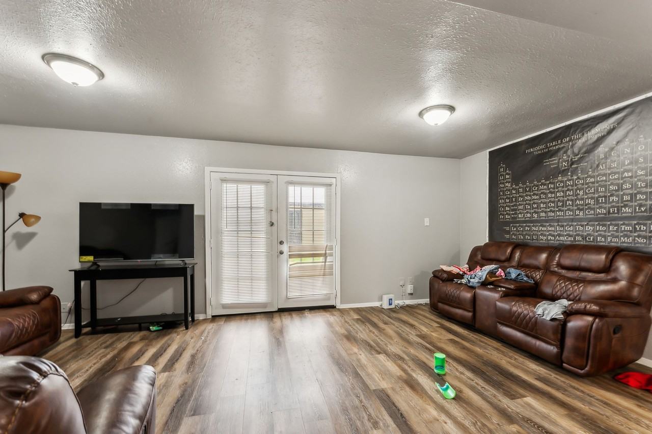 Doreen Townhomes - Photo 3 of 32