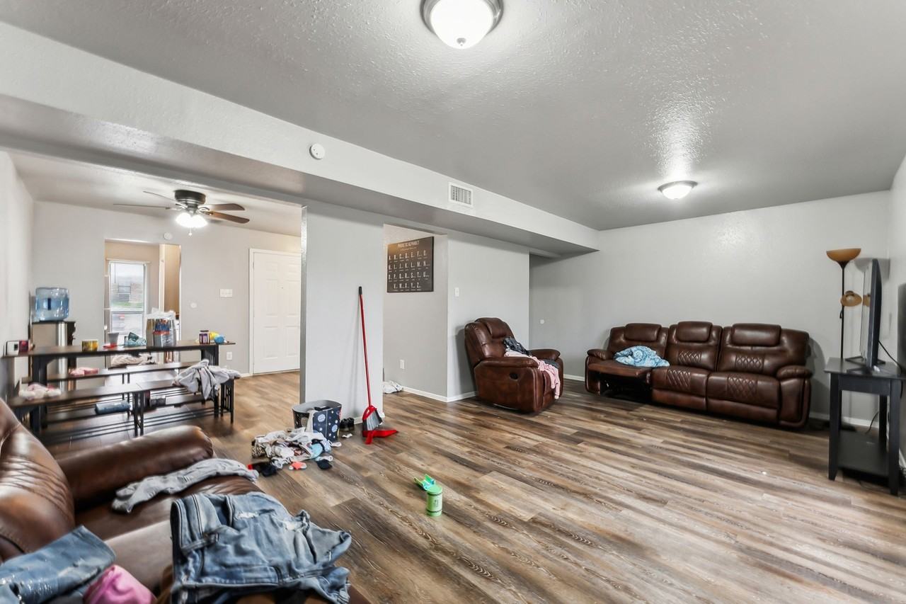 Doreen Townhomes - Photo 4 of 32