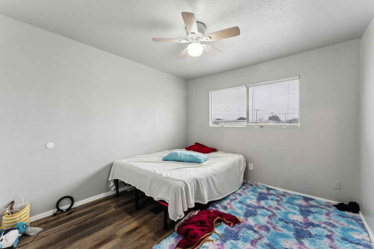 Doreen Townhomes - Photo 6 of 32