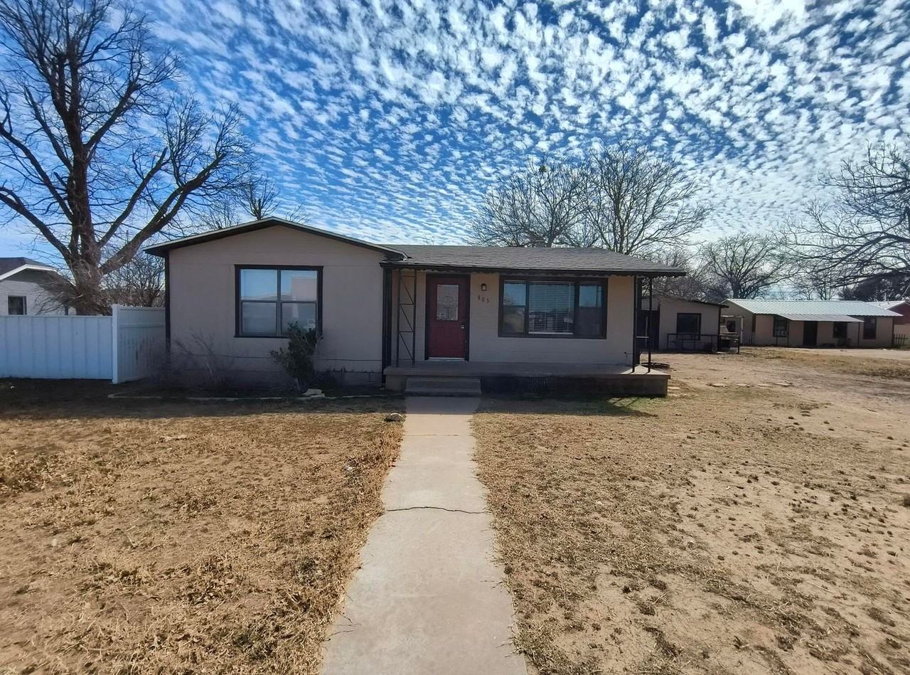 805 7th St - Photo 2 of 10