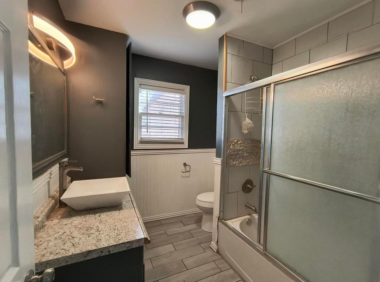 805 7th St - Photo 7 of 10