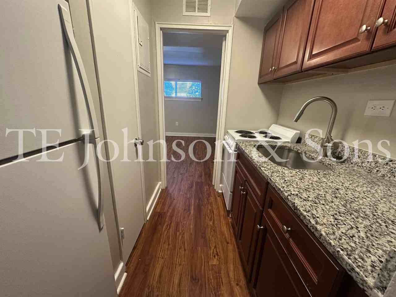 1930 Elizabeth Ave - Photo 6 of 11